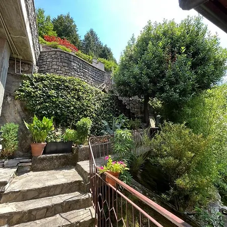 Giardino Sul Lago, La Vigna Holiday home *