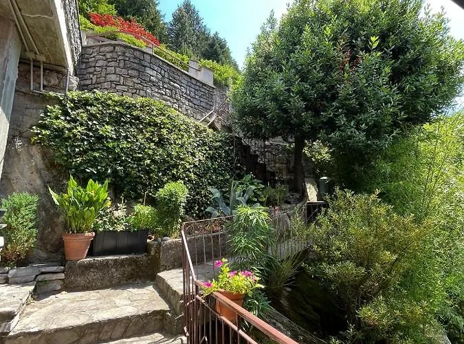 Giardino Sul Lago, La Vigna 別荘 *