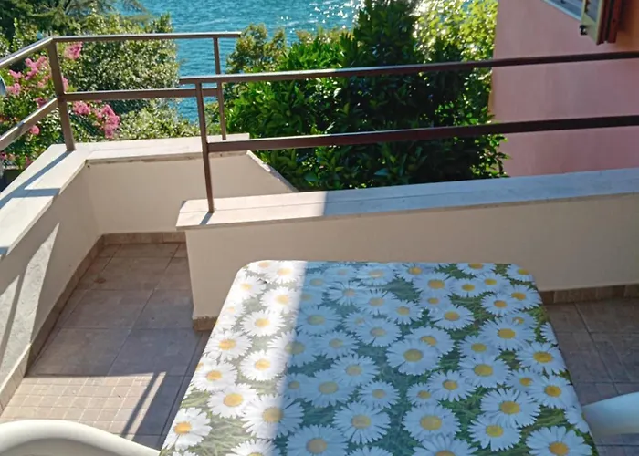 Giardino Sul Lago, La Vigna 別荘 *