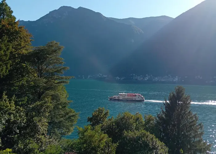 Giardino Sul Lago, La Vigna 別荘 *