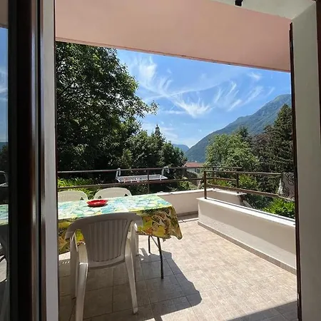 Giardino Sul Lago, La Vigna Holiday home *