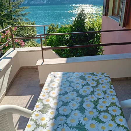 Giardino Sul Lago, La Vigna Holiday home *